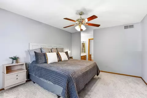 Bedroom - 4690 Parkridge Dr, Eagan, MN 55123 photo 2 of 7