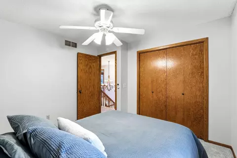 Bedroom - 4690 Parkridge Dr, Eagan, MN 55123 photo 6 of 7