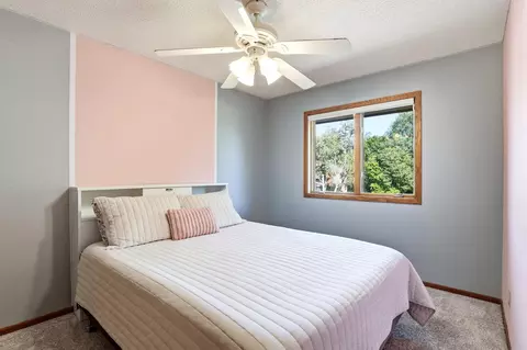 Bedroom - 4690 Parkridge Dr, Eagan, MN 55123 photo 3 of 7