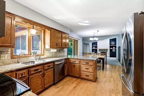 Kitchen - 4690 Parkridge Dr, Eagan, MN 55123 photo 2 of 3