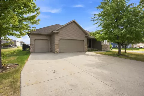 3848 16th St S, Moorhead, MN 56560