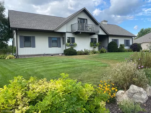 1008 Hidden Meadow Ln, Lake City, MN 55041