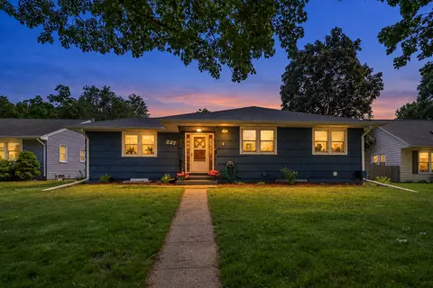 227 Westwood Dr, Mankato, MN 56001