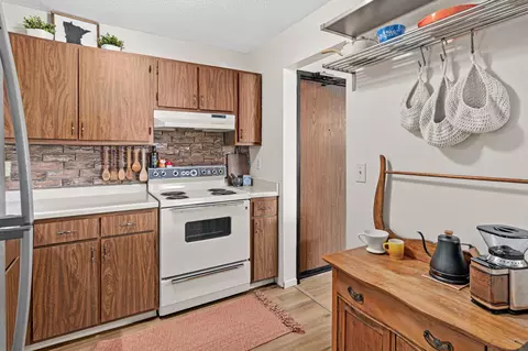 Kitchen - 1871 Silver Bell Rd #309, Eagan, MN 55122 photo 3 of 4