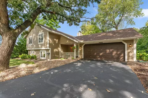 900 Lacota Ln, Burnsville, MN 55337