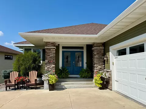680 Indigo Ln, Northfield, MN 55057
