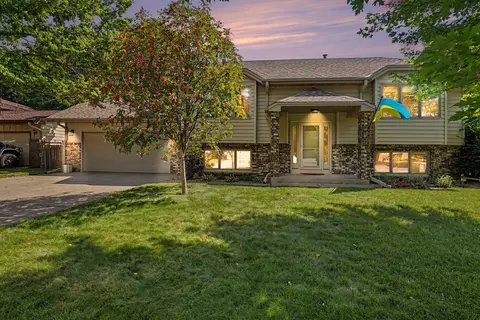 5624 Pascal St, Shoreview, MN 55126
