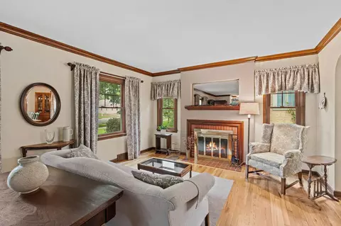 Living - 611 2nd St NE, Faribault, MN 55021 photo 3 of 4