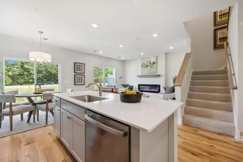 Kitchen - 1067 130th Ct E, Rosemount, MN 55068 photo 5 of 6