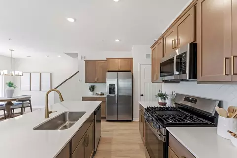 Kitchen - 1051 130th Ct E, Rosemount, MN 55068 photo 3 of 4