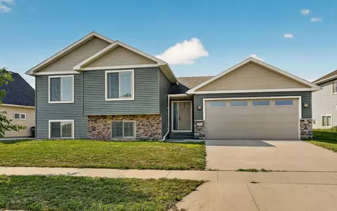 5526 Harvest Lake Dr NW, Rochester, MN 55901