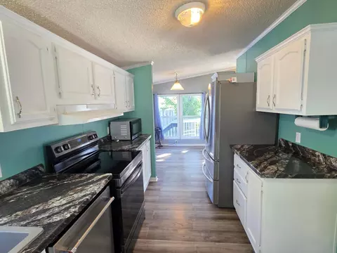 Kitchen - 320 6th Ave NE, Plainview, MN 55964 photo 3 of 4