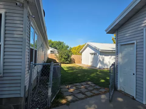 Exterior - 320 6th Ave NE, Plainview, MN 55964 photo 3 of 10