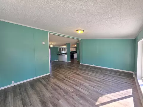 Living - 320 6th Ave NE, Plainview, MN 55964 photo 6 of 9