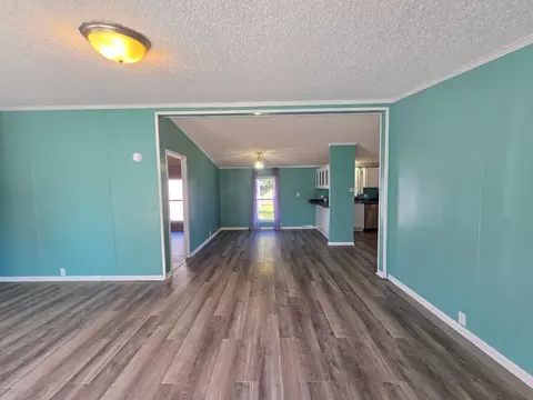 Living - 320 6th Ave NE, Plainview, MN 55964 photo 7 of 9