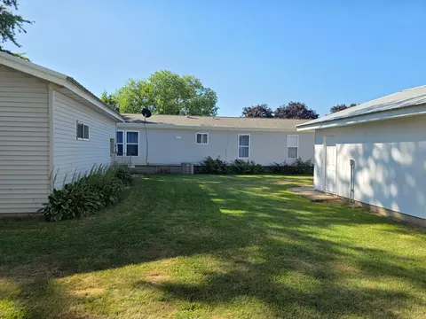 Exterior - 320 6th Ave NE, Plainview, MN 55964 photo 6 of 10