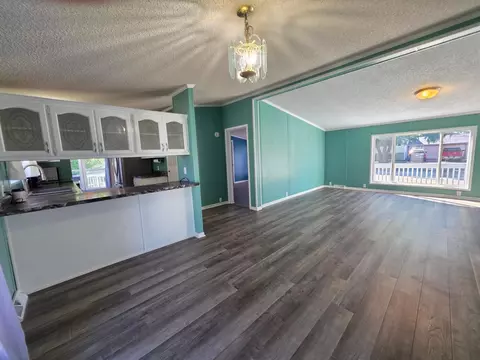 Living - 320 6th Ave NE, Plainview, MN 55964 photo 2 of 9