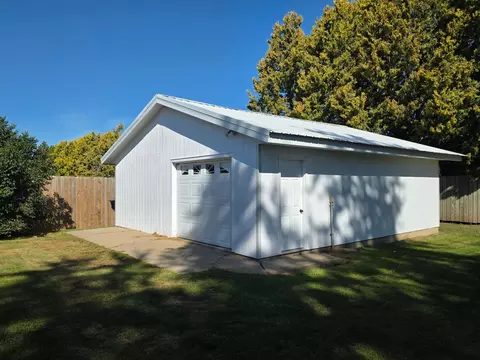 Exterior - 320 6th Ave NE, Plainview, MN 55964 photo 8 of 10