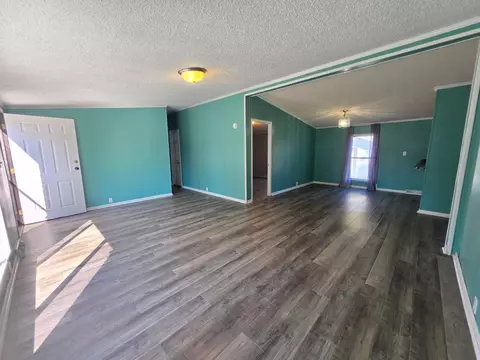 Living - 320 6th Ave NE, Plainview, MN 55964 photo 4 of 9