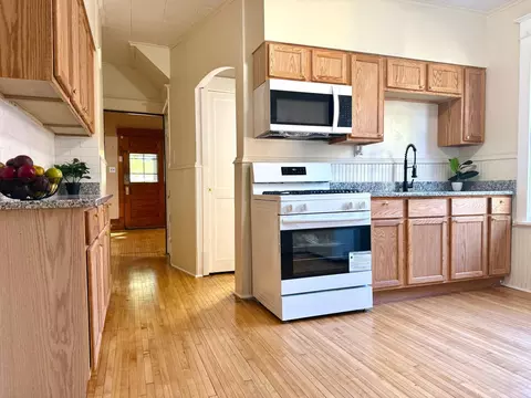 Kitchen - 848 Beech St, Saint Paul, MN 55106 photo 2 of 4