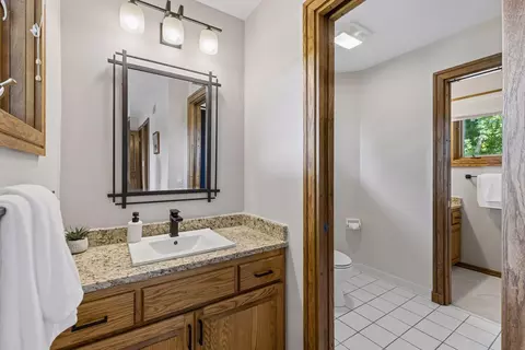 Bath - 28010 Boulder Bridge Dr, Excelsior, MN 55331 photo 4 of 5