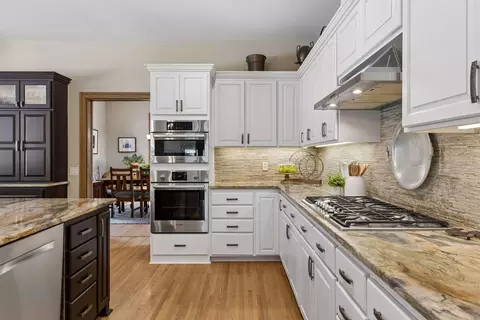 Kitchen - 28010 Boulder Bridge Dr, Excelsior, MN 55331 photo 4 of 5