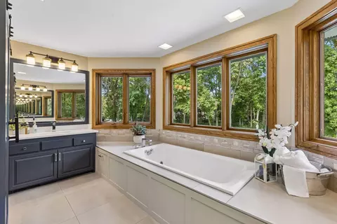 Bath - 28010 Boulder Bridge Dr, Excelsior, MN 55331 photo 2 of 5