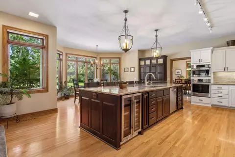 Kitchen - 28010 Boulder Bridge Dr, Excelsior, MN 55331 photo 3 of 5