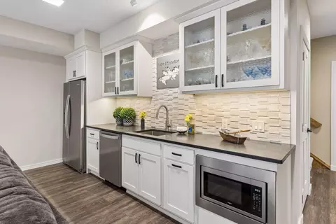 Kitchen - 28010 Boulder Bridge Dr, Excelsior, MN 55331 photo 5 of 5