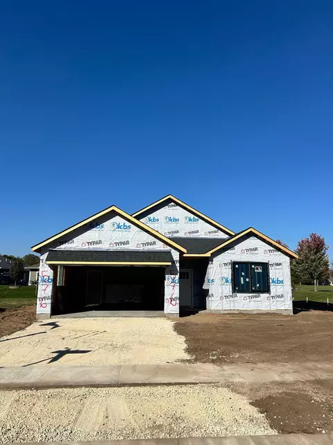 576 Cedar Dr, Lake City, MN 55041