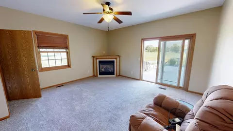 Living - 2858 9th Ave SE, Willmar, MN 56201 photo 2 of 4