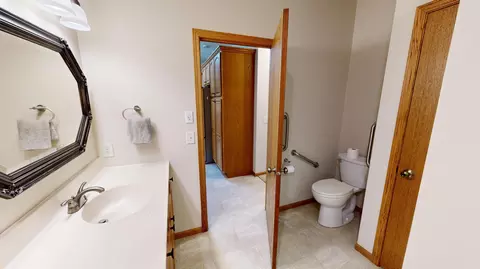 Bath - 2858 9th Ave SE, Willmar, MN 56201 photo 3 of 4
