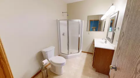 Bath - 2858 9th Ave SE, Willmar, MN 56201 photo 4 of 4