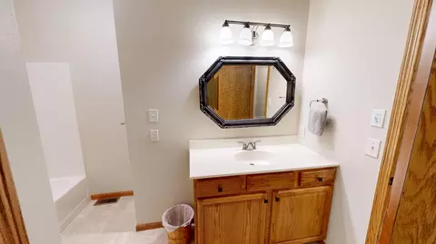 Bath - 2858 9th Ave SE, Willmar, MN 56201 photo 1 of 4