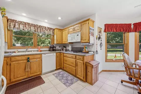Kitchen - 32897 Spunk Tree Cir, Avon, MN 56310 photo 2 of 3