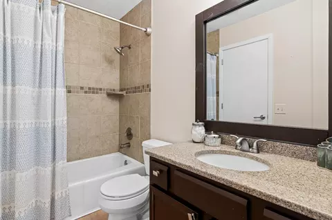 Bath - 1718 Woodgate Ln, Eagan, MN 55122 photo 2 of 5