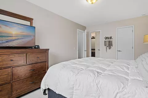 Bedroom - 1718 Woodgate Ln, Eagan, MN 55122 photo 3 of 6