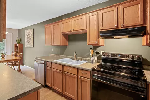 Kitchen - 1718 Woodgate Ln, Eagan, MN 55122 photo 4 of 5