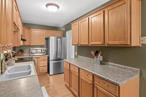 Kitchen - 1718 Woodgate Ln, Eagan, MN 55122 photo 3 of 5