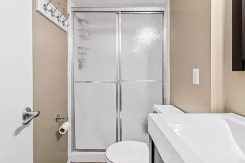 Bath - 1718 Woodgate Ln, Eagan, MN 55122 photo 5 of 5