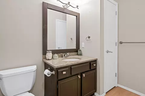 Bath - 1718 Woodgate Ln, Eagan, MN 55122 photo 3 of 5