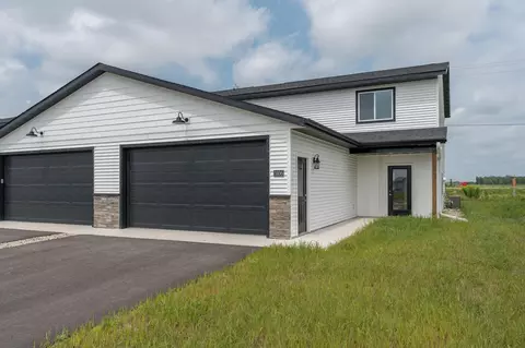 3121 Scotch Ln, Mankato, MN 56001