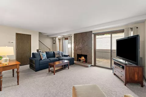 1224 Wagon Wheel Rd, Hopkins, MN 55343