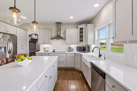 Kitchen - 25735 Highview Ave, Farmington, MN 55024 photo 4 of 5