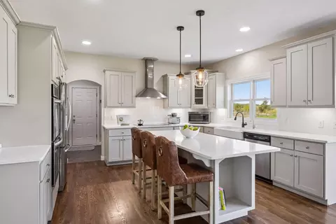 Kitchen - 25735 Highview Ave, Farmington, MN 55024 photo 3 of 5