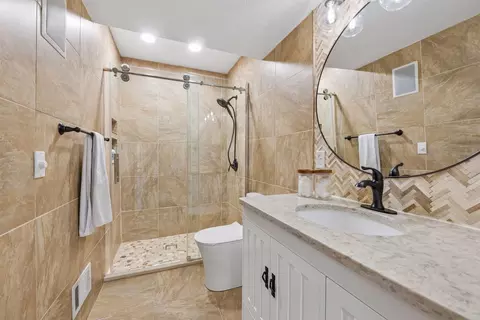 Bath - 25735 Highview Ave, Farmington, MN 55024 photo 6 of 6