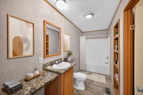 Bath - 400 E Baldwin Ave, Kellogg, MN 55945 photo 1 of 3