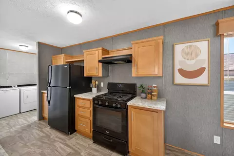 Kitchen - 400 E Baldwin Ave, Kellogg, MN 55945 photo 1 of 2