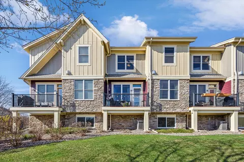10733 Falling Water Ln #B, Woodbury, MN 55129