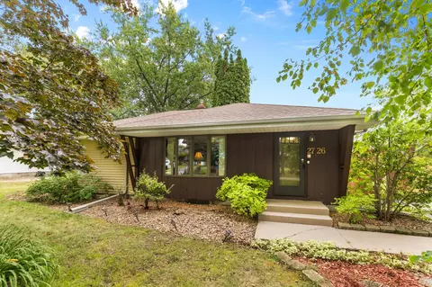 2726 Dellwood St, Roseville, MN 55113